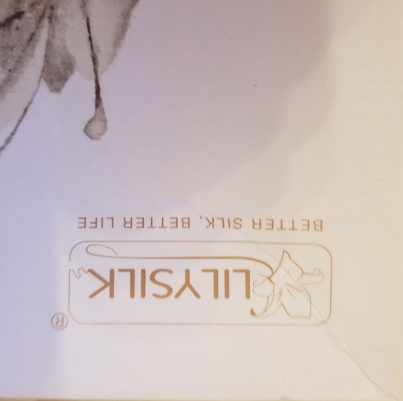 Lilysilk Silk Luxury Fitted Sheet 19 Momme Seamless Deep Pocket Twin, Light Plum - Picture 9 of 11